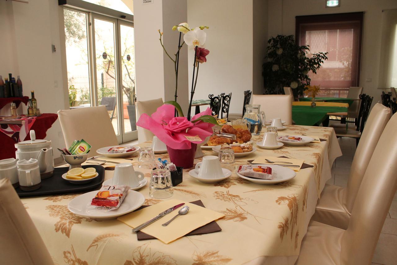 Hotel Eva Alba Adriatica Buitenkant foto
