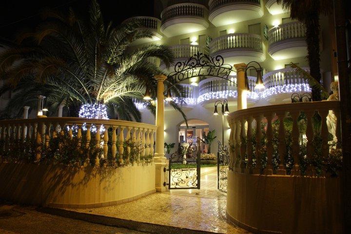 Hotel Eva Alba Adriatica Buitenkant foto