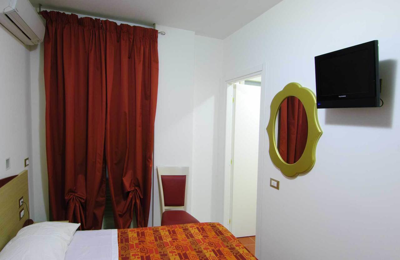 Hotel Eva Alba Adriatica Buitenkant foto